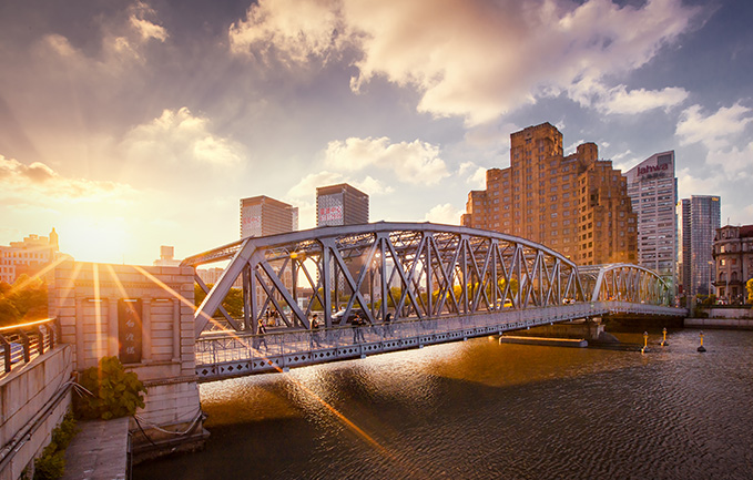 槽钢在桥梁护栏模板安装架中的使用